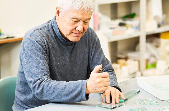 ガラスアーティスト岡本覚氏